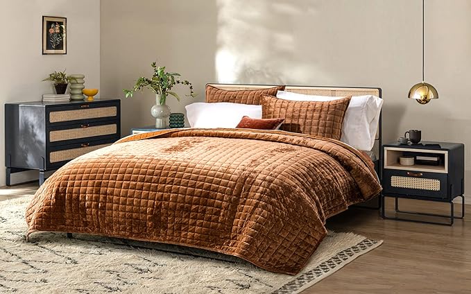 RECYCO Luxury Velvet Quilt Set King Size Bedding Sets, Ultra Soft Velvet Comforter Set, Lightweight Oversized Bedspread Quilted Coverlet for All Season, with 2 Pillow Shams, Rusty Burnt Orange