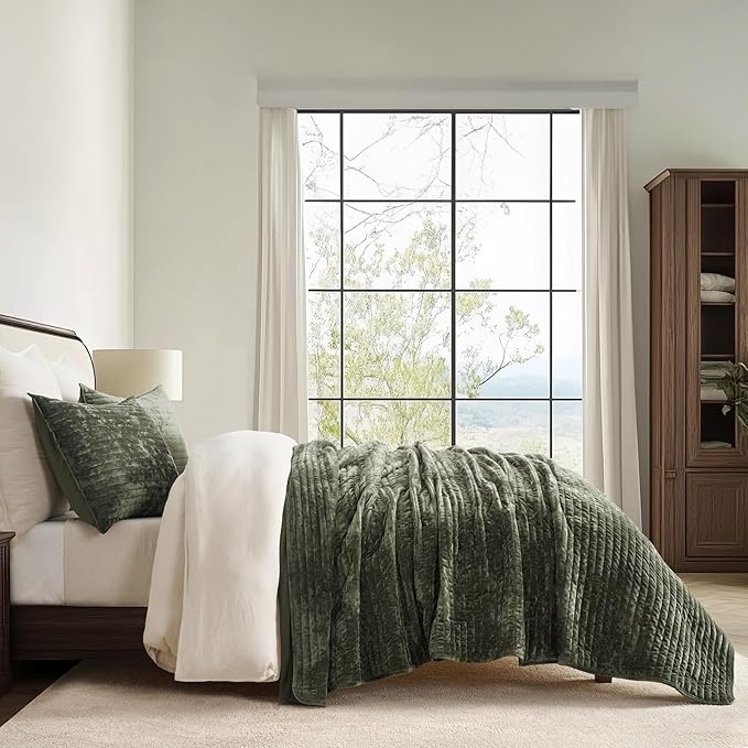 EVERGRACE Velvet Quilt Set California King 118'' x 106'', Luxurious Soft Striped Channel Bedding Set, Lightweight Velvet Comforter for All Season, Oversized Bedspread Coverlet w/ 2 Shams, Olive Green