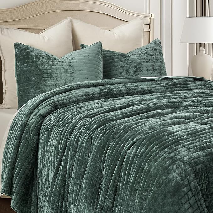 EVERGRACE Velvet Quilt Set King Size, Luxurious Soft Striped Channel Bedding Set, Lightweight Velvet Comforter for All Season, Oversized Bedspread Coverlet with 2 Matching Shams, Pine Green