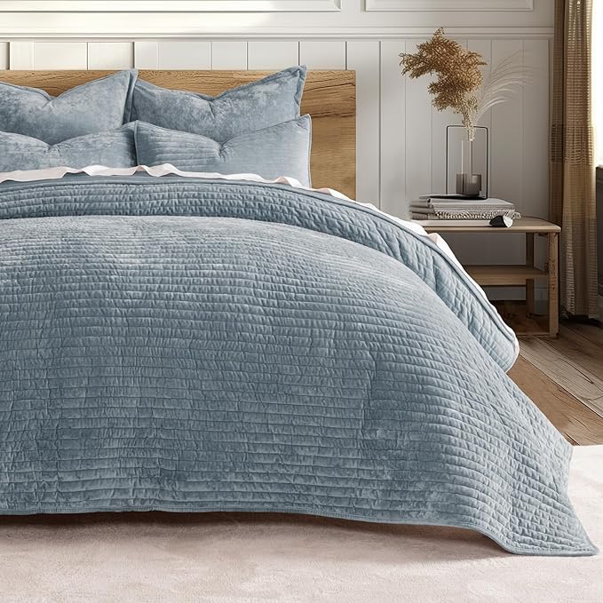 EVERGRACE Velvet Quilt Set King Size, Luxurious Soft Striped Channel Bedding Set, Lightweight Velvet Comforter for All Season, Oversized Bedspread Coverlet with 2 Matching Shams, Blue Linen