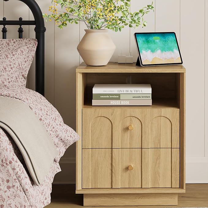 Nightstand Set of 2 with Charging Station, Mid Century Modern Nightstand with Arched Design,Boho End Table with Wood Grain Texture, Bedside Table for Bedroom Living Room Sofa Office, Oak