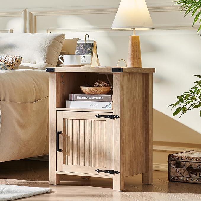 Joaxswe Boho Fluted Nightstand for Bedroom, 18" Rustic Night Stand with Charging Station & USB Port, Modern Accent Bedside Tables with Open Storage Shelf & Door, Wood End Table for Home, Natural Oak
