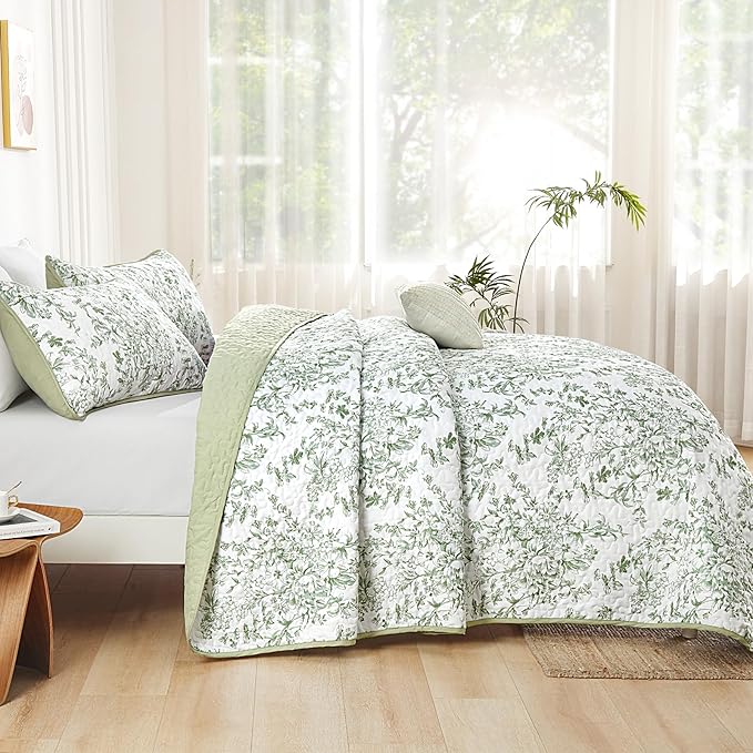 WONGS BEDDING Quilts Queen Size, Sage Green Quilt Bedding Set with 2 Pillowcases, Botanical Quilt for Queen Bed, Soft Microfiber Lightweight Coverlet Bedspread for All Season (96"×90", 3 Pieces)