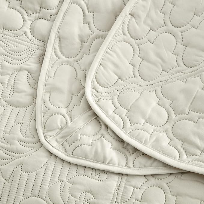 CHIXIN Bedspread Coverlet Set Queen Size - Lightweight Bedding Cover - Ultrasonic Quilting - 5 Piece Reversible Bedspread - Elegant Damask Paisley Pattern (Queen, Ivory)