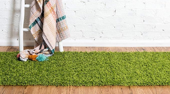 Unique Loom Solid Shag Collection Area Rug (2' 6" x 16' 5" Runner, Grass Green)