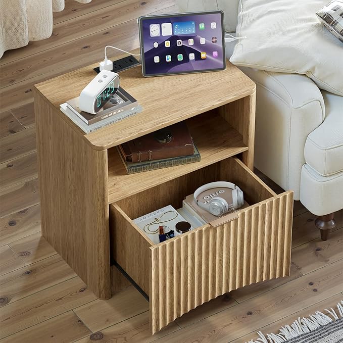 Evermagin Fluted Nightstand Set of 2 with Charging Station, Natural Oak Bedside Table with Drawer and Storage, Wood End Table Mid Century Modern, Large Night Stand for Bedroom