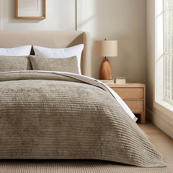 EVERGRACE Velvet Quilt Set King Size, Luxurious Soft Striped Channel Bedding Set, Lightweight Velvet Comforter for All Season, Oversized Bedspread Coverlet with 2 Matching Shams, Sand Dune