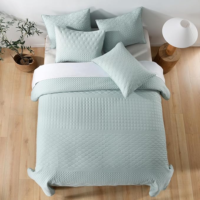 HORIMOTE HOME Sprout Green Queen Size Quilt Set - Soft Microfiber Bedspread with 2 Shams, Lightweight & All-Season Geometric Coverlet for Cozy Bedding