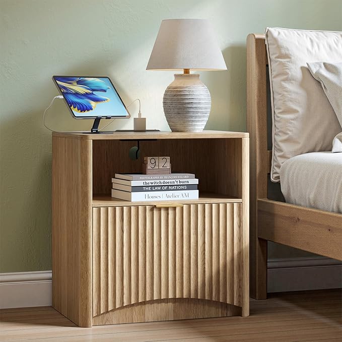 Evermagin Fluted Nightstand Set of 2 with Charging Station, Natural Oak Bedside Table with Drawer and Storage, Wood End Table Mid Century Modern, Large Night Stand for Bedroom