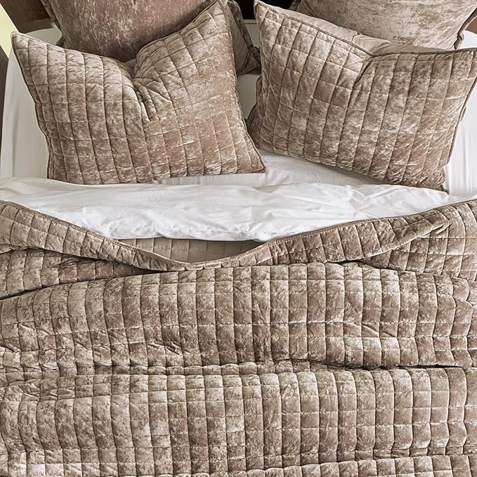 RECYCO Luxury Velvet Quilt King Size Bedding Set, Ultra Soft Velvet Comforter Set, Lightweight Quilted Channel Box Stitch Oversized Bedspread Coverlet for All Season, with 2 Shams, Natural Tan