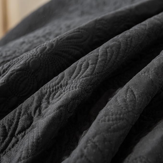 HoneiLife Queen Quilt Bedding Set - Microfiber Quilt Sets for Queen Bed, 3-Piece Lightweight Bedspreads,Reversible Coverlets Rustic Bedlinen Sets, Floral Bedding Set All Season Quilts-Black