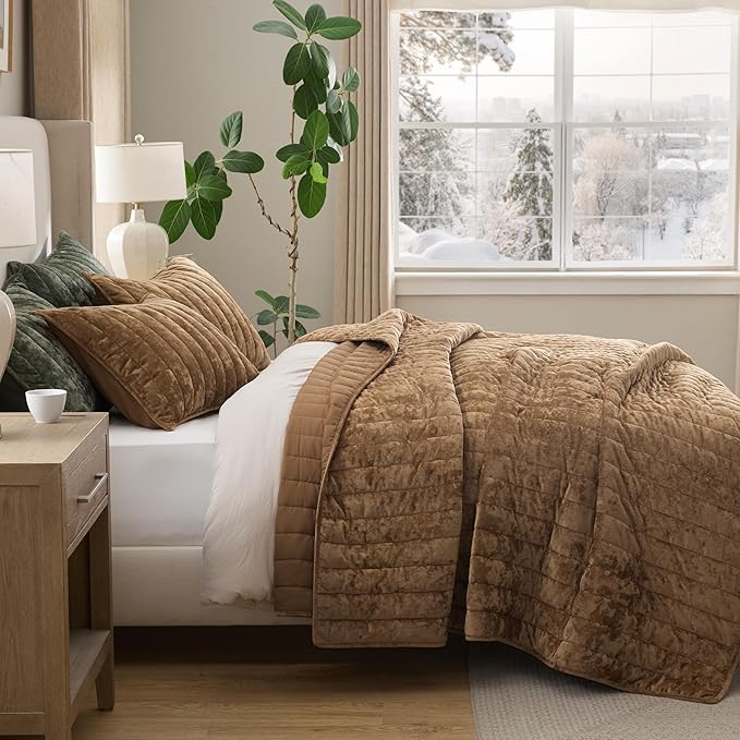 Bedsure Velvet Quilt King Size Set - 108"x96" Lightweight Velvet Comforter King, Oversized Luxury Bedspread Coverlet, Ultra-Soft Winter Bedding Set with 2 Pillow Shams, Caramel Gold