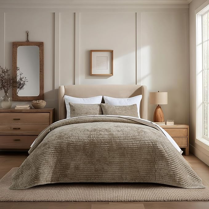 EVERGRACE Velvet Quilt Set King Size, Luxurious Soft Striped Channel Bedding Set, Lightweight Velvet Comforter for All Season, Oversized Bedspread Coverlet with 2 Matching Shams, Sand Dune