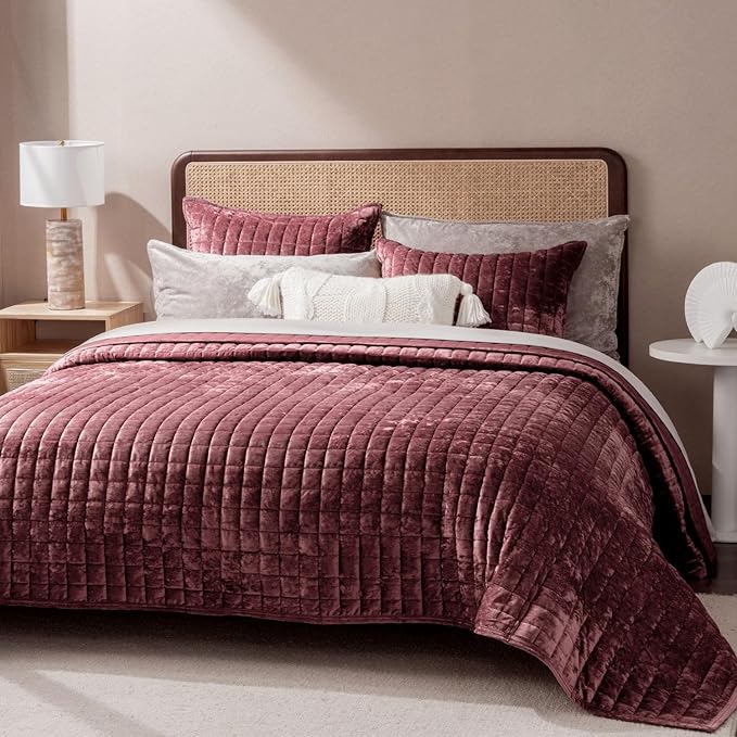 RECYCO Luxury Velvet Quilt Set Full Queen Size Bedding Sets, Ultra Soft Velvet Comforter Set, Lightweight Channel Box Stitch Oversized Bedspread Coverlet for All Season, with 2 Shams, Plum
