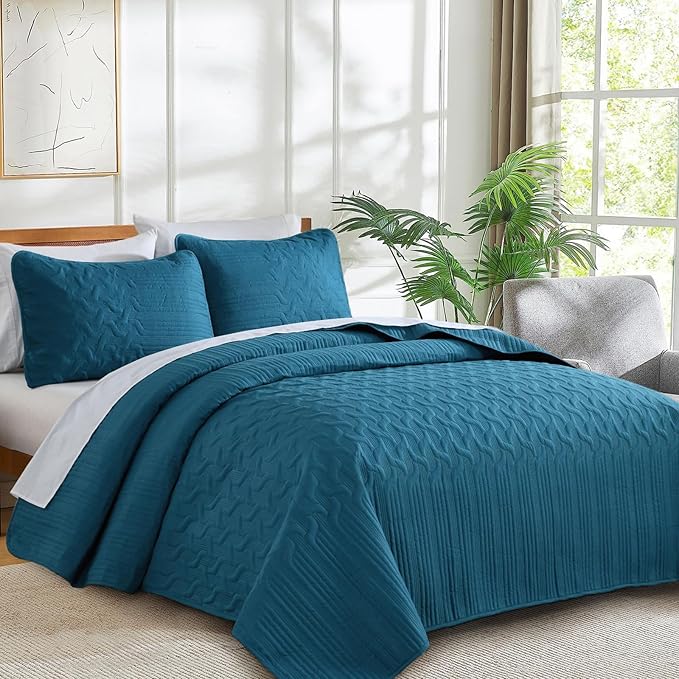 Yiran Teal Blue Quilt Set King Size Lightweight Bedspread Ultrasonic Wave Pattern Soft Microfiber Coverlet for All Season Modern Style 3 Piece Bed Cover Sets with 2 Pillow Shams (106"x96")