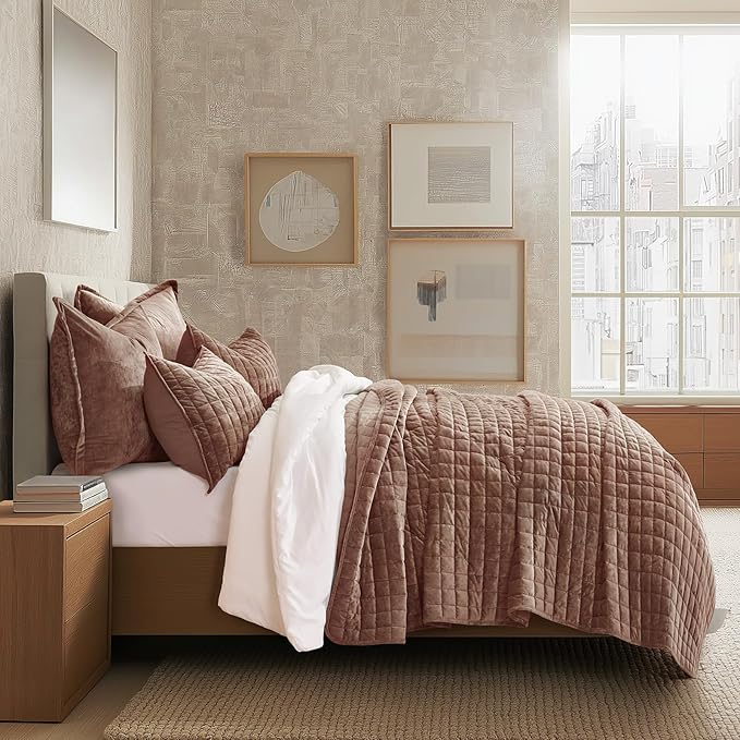RECYCO Luxury Velvet Quilt King Size Bedding Set, Ultra Soft Velvet Comforter Set, Lightweight Quilted Channel Box Stitch Oversized Bedspread Coverlet for All Season, with 2 Shams, Terracotta Clay