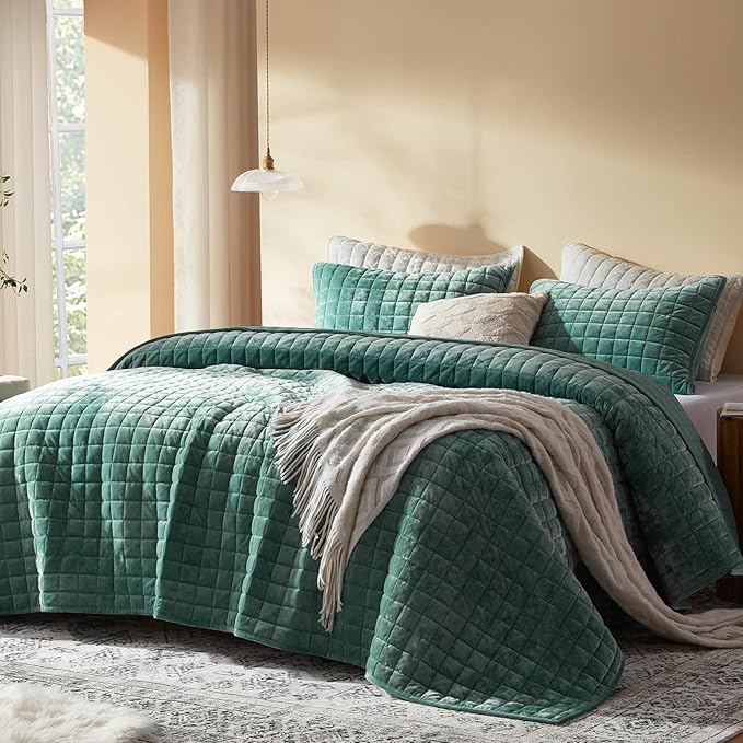 LEAONME Velvet Quilt California King-118''x106'', Lightweight Aqua Green Velvet Comforter Set with 2 Pillow Shams, Soft Oversized Bedspread Coverlet Quilted Bedding Set for All Season