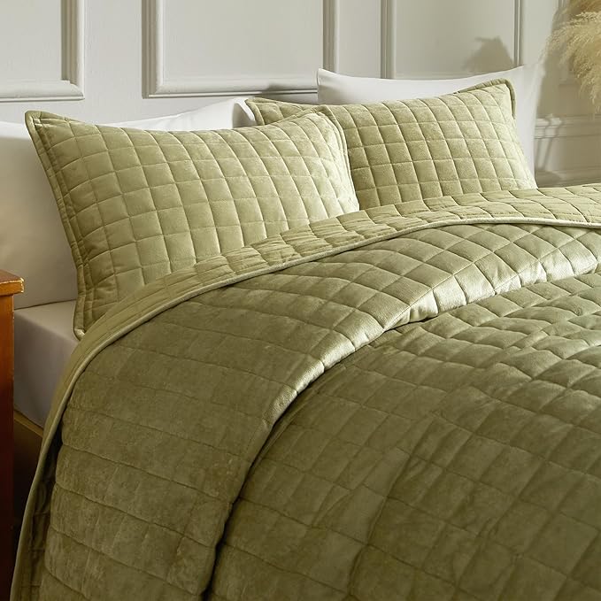 Powdion Velvet Quilt King,Luxurious King Size Quilt Bedding Set 3 Pieces Soft Lightweight Bedspreads Coverlet for All Seasons with 2 Pillow Shams,90x104 Vintage Olive Green Quilt King