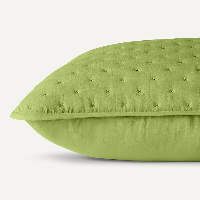 Amazon Basics Brushed Microfiber Quilt Set, Extra Soft with Natural Texture, 3-Piece,King, Green