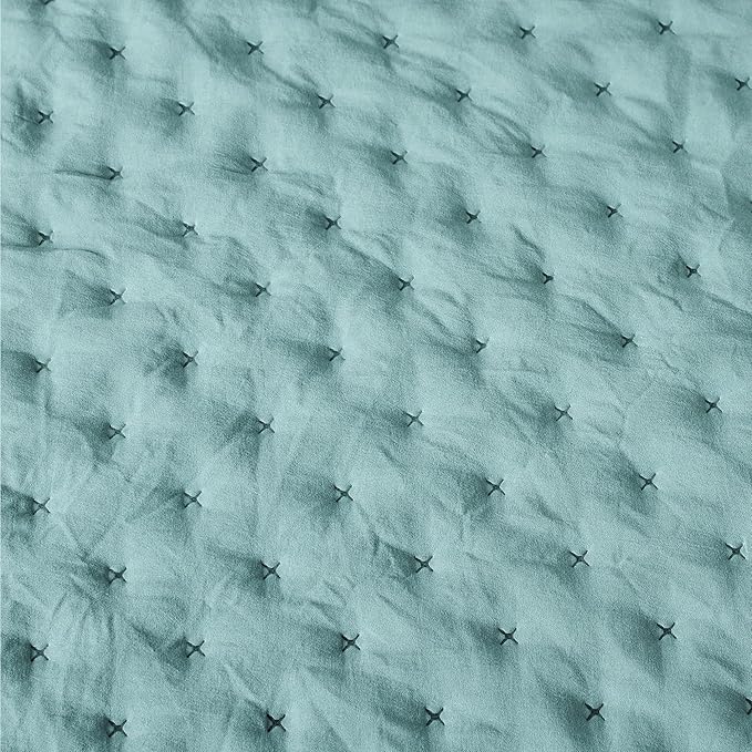Amazon Basics Brushed Microfiber Quilt Set, Extra Soft with Natural Texture, 3-Piece,King, Blue