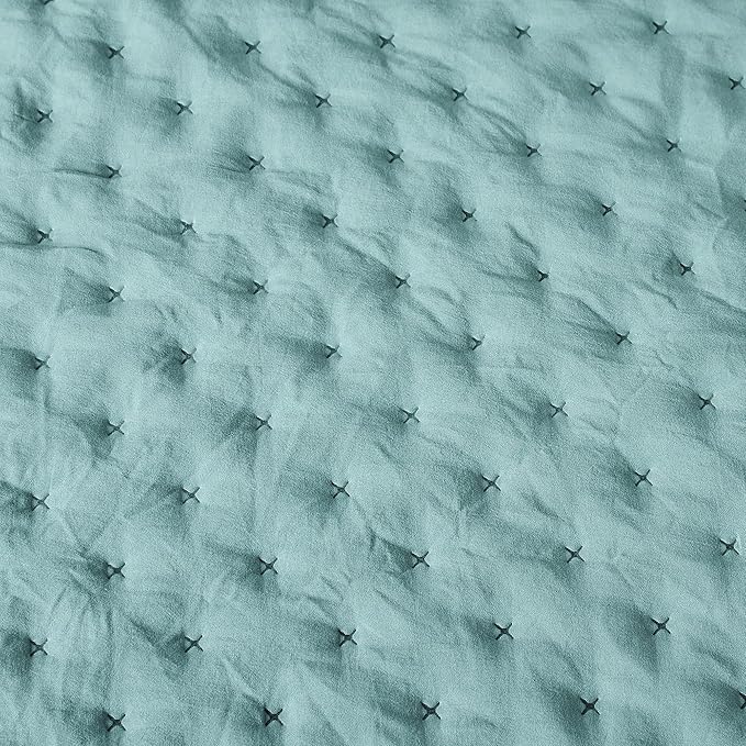 Amazon Basics Brushed Microfiber Quilt Set, Extra Soft with Natural Texture, 2-Piece,Twin/Twin XL, Blue