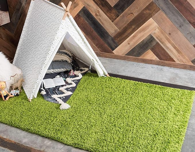 Unique Loom Solid Shag Collection Area Rug (3' 3" x 5' 3" Rectangle, Grass Green)