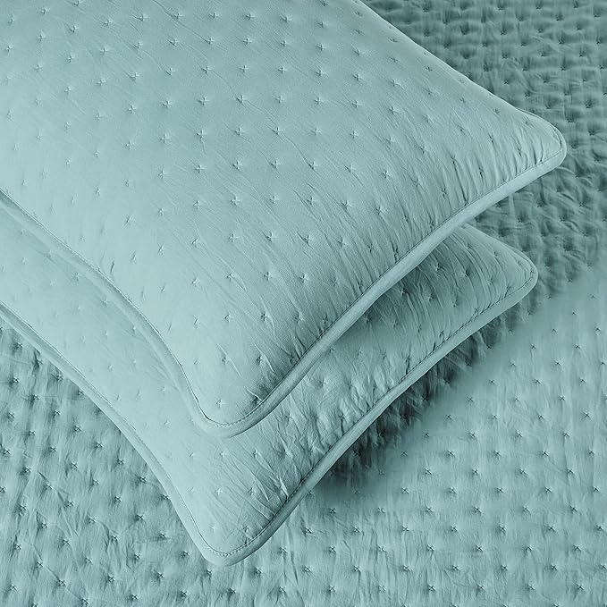 Amazon Basics Brushed Microfiber Quilt Set, Extra Soft with Natural Texture, 3-Piece,King, Blue