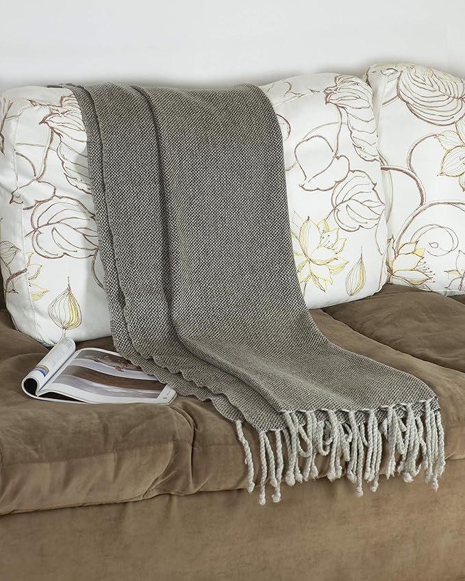 REALITY&FANTASY Wool Shawl Fringed Knee Throw Blanket for Couch Bed Outdoor Travel