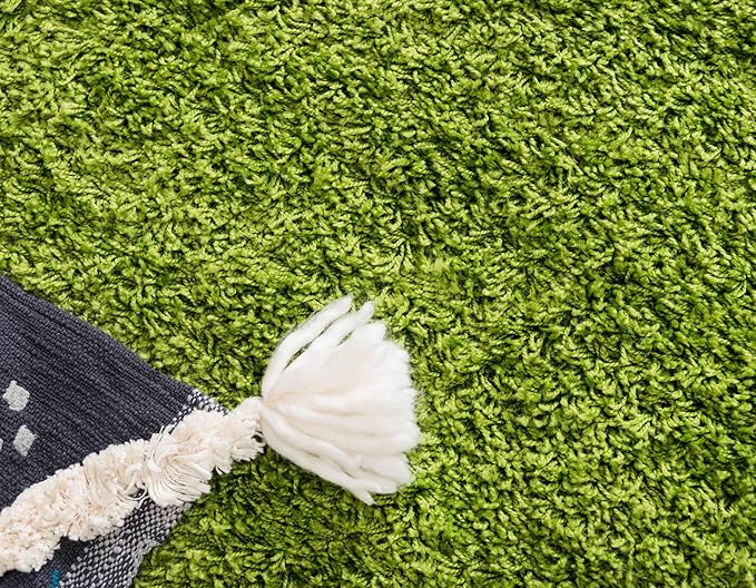 Unique Loom Solid Shag Collection Area Rug (2' 6" x 16' 5" Runner, Grass Green)