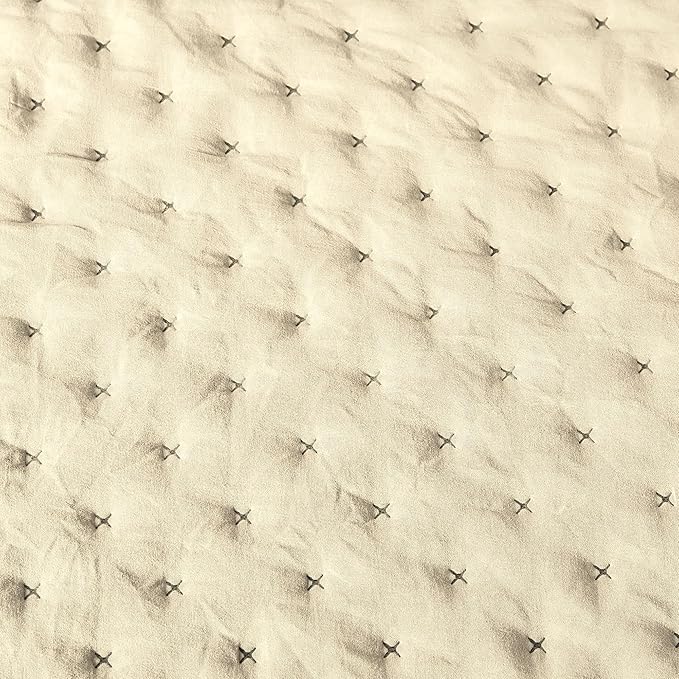 Amazon Basics Brushed Microfiber Quilt Set, Extra Soft with Natural Texture, 2-Piece,Twin/Twin XL, Beige