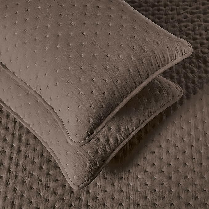 Amazon Basics Brushed Microfiber Quilt Set, Extra Soft with Natural Texture, 3-Piece,King, Brown