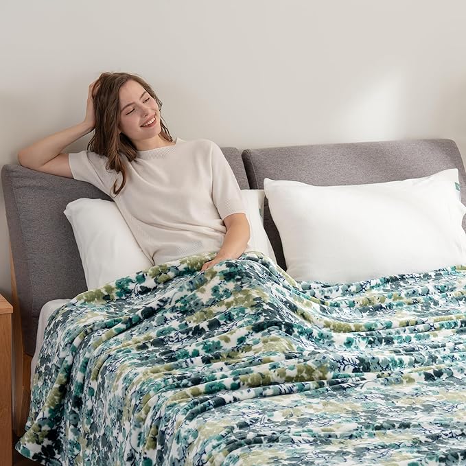 Berkshire Blanket-Classic Heavyweight Warm Soft Printed VelvetLoft® Plush Blanket, King Size Soft Fuzzy Blanket for Couch Sofa Bed, Floral Green, 90in x 108in