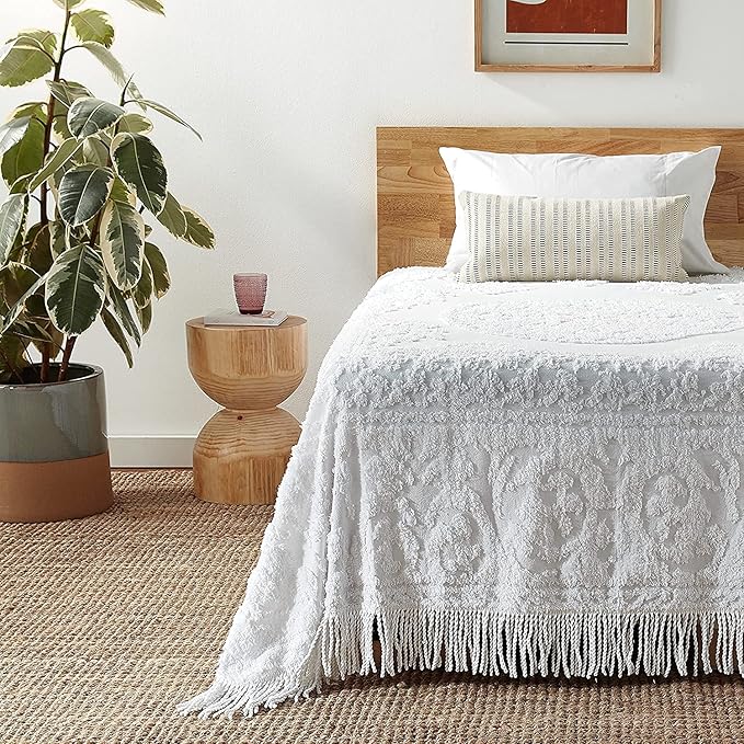Beatrice Home Fashions Medallion Chenille Bedspread, Full, White