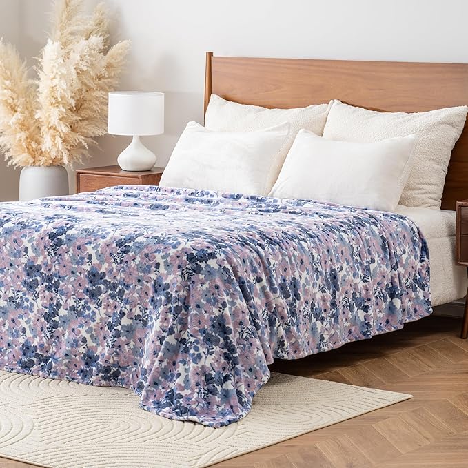 Luxury Printed Fleece Warm Blanket, Soft Lightweight Velvety Plush Throw for Couch and Bed, Cozy Comfy for All Seasons(White Purple Flowers, 70×90 Inches)