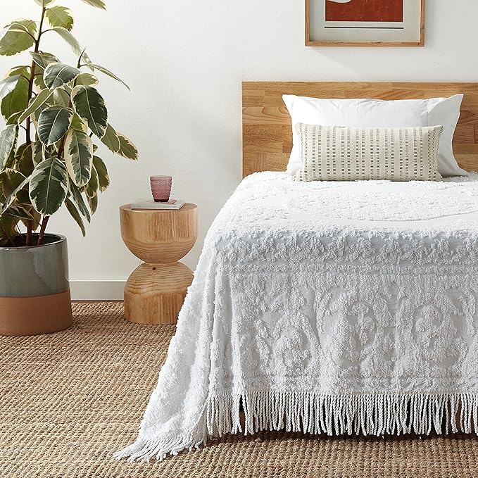 Beatrice Home Fashions Medallion Chenille Bedspread, Twin, White